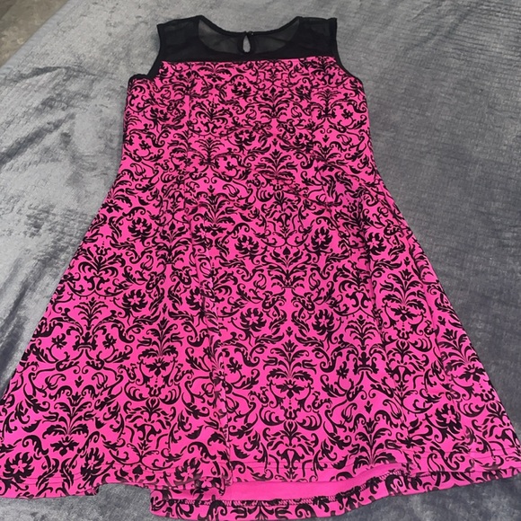 Black and Pink midlength dress - Picture 4 of 4